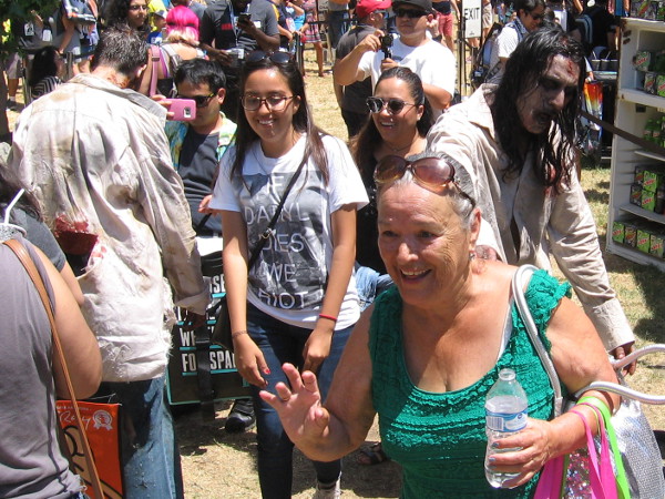 A lady suddenly screamed and started running! Huh? What happened?