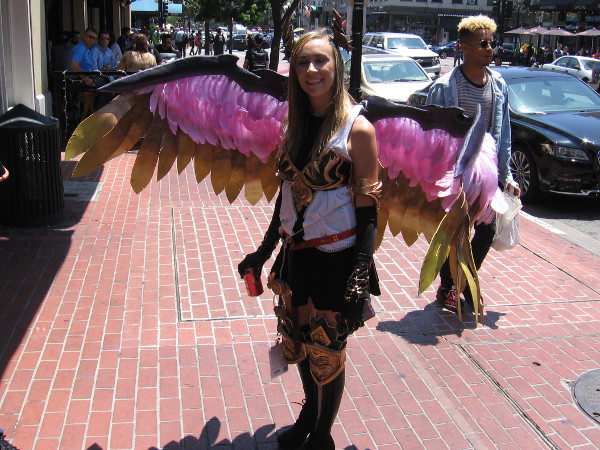 Cosplay of Dark Angel Olivia from Rage of Bahamut. Super cool!