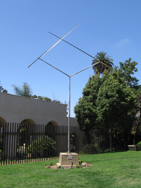 Two Lines Oblique: San Diego, George Rickey, 1993. Stainless steel.
