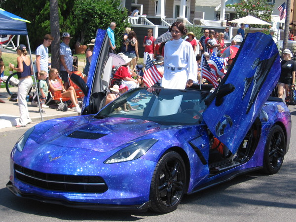 And here comes Princess Leia, too! I don't think that TIE fighter has a chance.