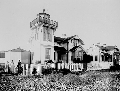 A public domain photo of the Ballast Point Light Station, courtesy Wikimedia Commons.