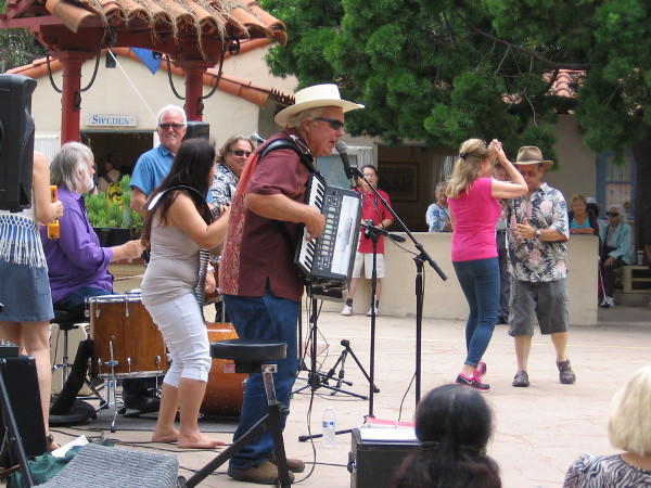 An accordion starts hands clapping and feet stomping.
