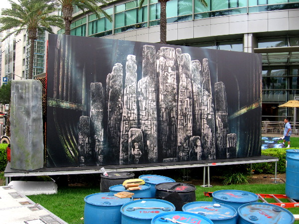 Some more graphics are up for Kong Skull Island near the Omni.