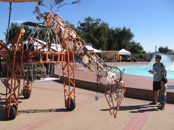 The very cool Electric Giraffe has returned again to Maker Faire San Diego.