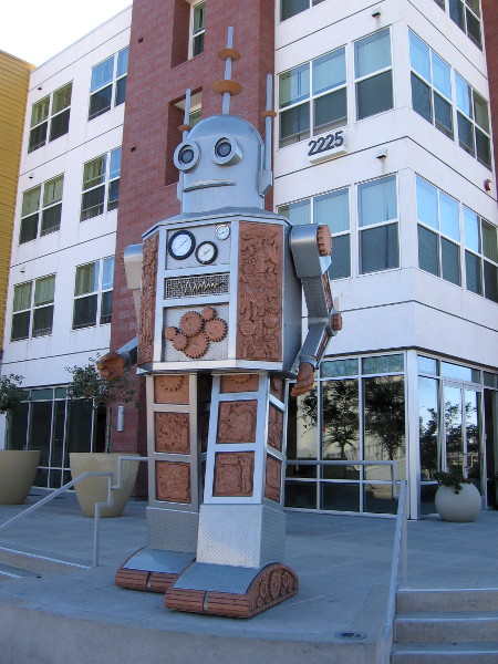 The cool robot sculpture, made of steel and stone, was created by artists Einar and Jamex de la Torre.