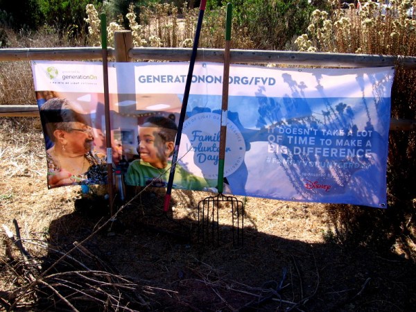 This Saturday event was part of Family Volunteer Day, a worldwide day of service promoted by generationOn.