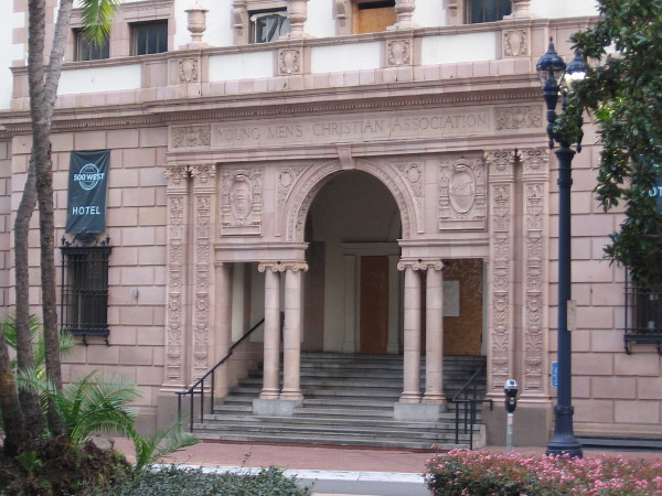 When I took this photo, the 500 West Hotel had closed. Today a new luxury hotel, The Guild Hotel, is under construction. Much of the historic building will be preserved.