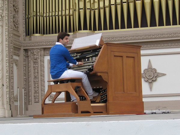 A tradition for the Sunday organ concerts in Balboa Park, Raúl Prieto Ramírez plays America to get things started.