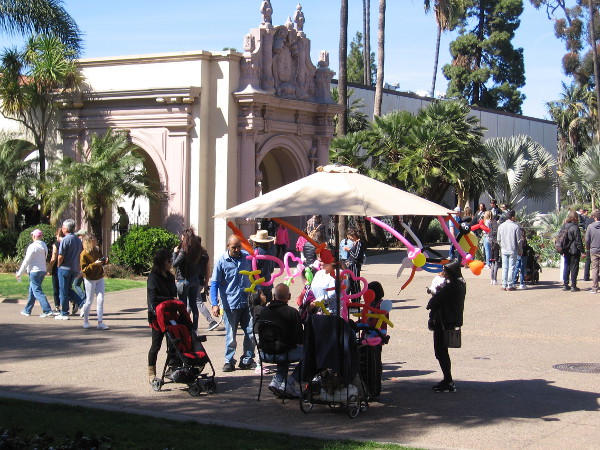 Lots of fun balloons on El Prado on another perfect Sunday afternoon.