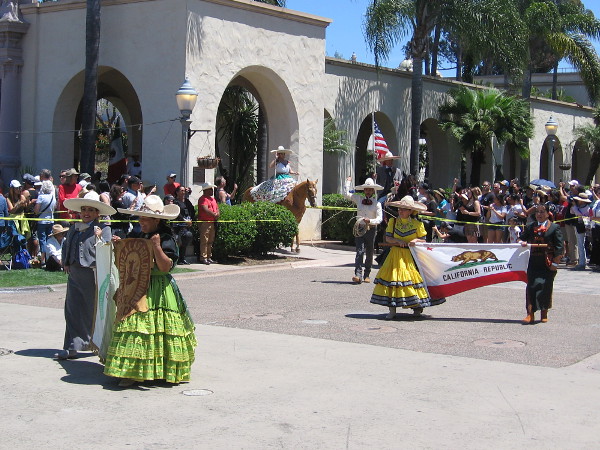 The noon Equestrian Procession is entering the Plaza de Panama! The group is called Escaramuza Charra las Golondrinas.