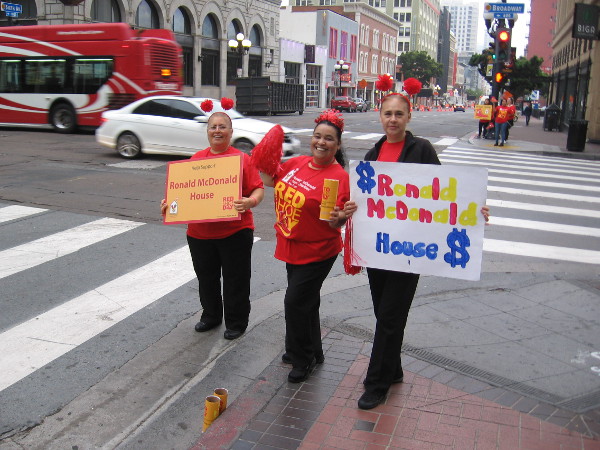 More happy people on the streets of San Diego! Have I convinced you yet?