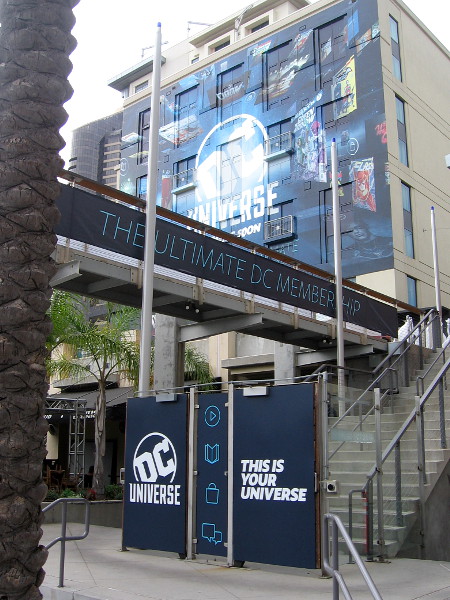 More graphics have appeared at the entrance to the DC Universe Experience.