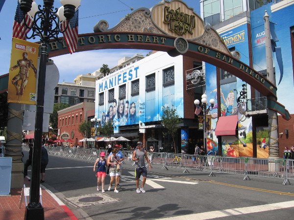 Fifth Avenue will be absolutely jammed tomorrow! Stay tuned! You'll see loads of pics on this blog!