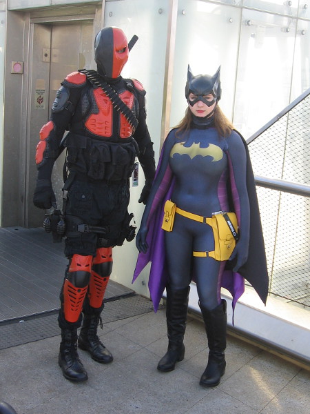 Cool cosplays of Deathstroke and Batgirl.