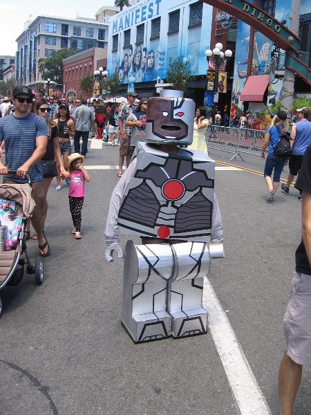 A very cool LEGO Cyborg cosplay made out of cardboard.