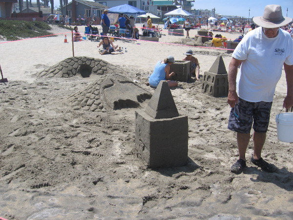Howie's Crew was creating Gotham City out of sand. I see the Bat Signal and the Bat Cave!