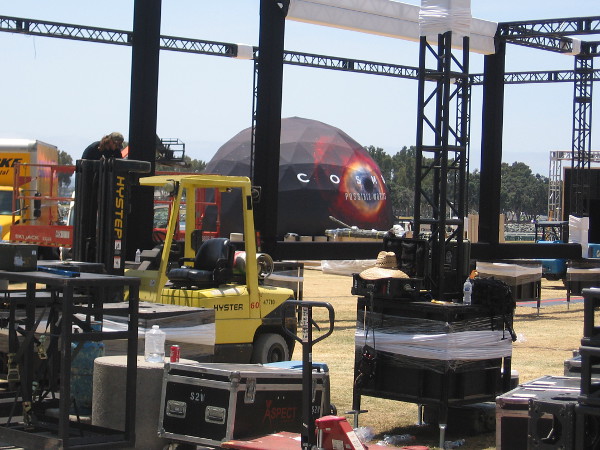 Looking across the grass of Hilton Waterfront Park. Lots of Comic-Con offsite construction activity!