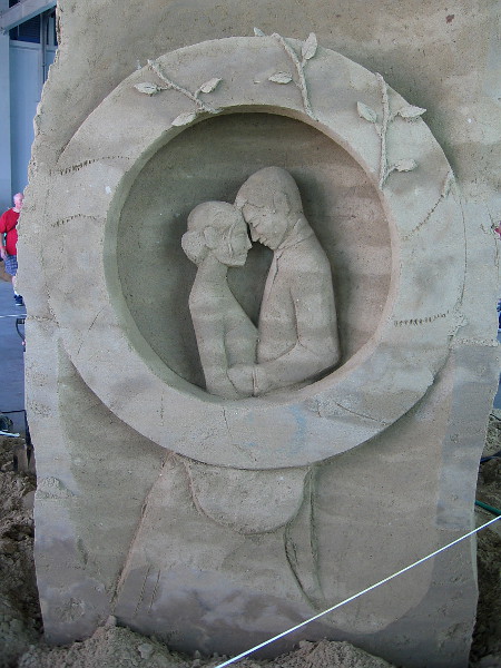 Tender love depicted on the rear of the sculpture.