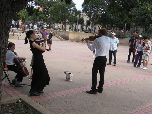 Youthful musicians of the De la Motte Strings add life to San Diego.