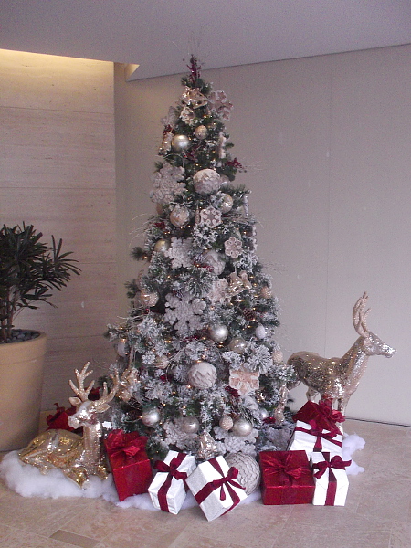 A snowy Christmas tree inside the west entrance of the 101 W. Broadway office building.A snowy Christmas tree inside the west entrance of the 101 W. Broadway office building.