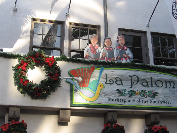 Looks like three Christmas carolers up on the balcony of La Paloma!