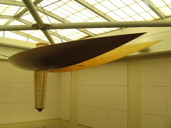 The inner face of each half of the hull is lined in gold leaf.