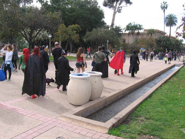 DC superheroes (and villains) in full costume begin down El Prado, looking for some action.