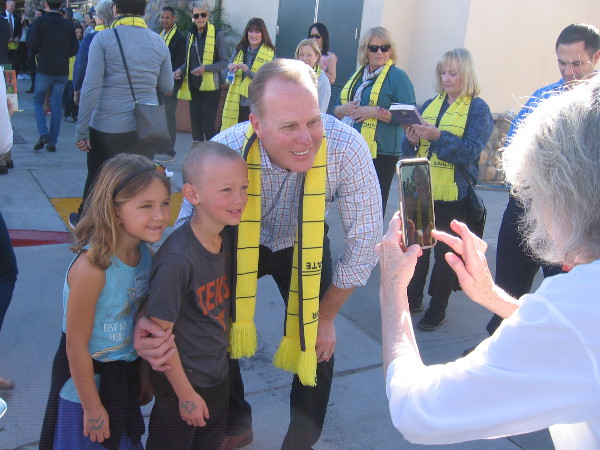 San Diego Mayor Kevin Faulconer poses with some kids for a photo.