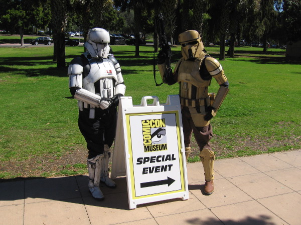 Star Wars cosplay and a sign welcomes visitors to a special Comic-Con Museum event!