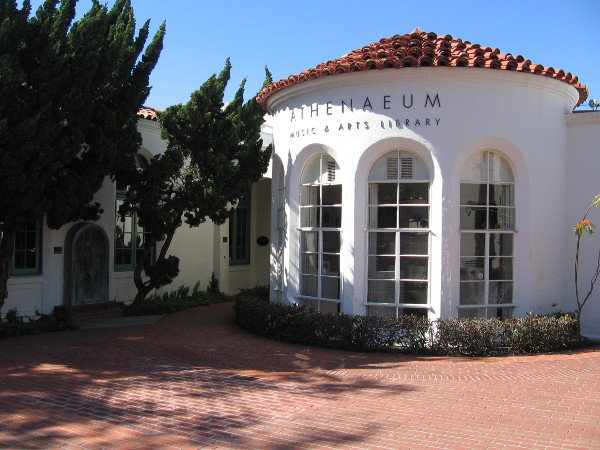 Photo of the library's iconic rotunda, designed by William Lumpkins.