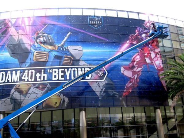 The right part of the cool Gundam wrap is being applied four days before Comic-Con.