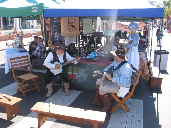 Frontier musicians play banjo, guitar and washboard.