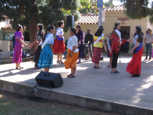 The smiling Queens were obviously enjoying themselves.
