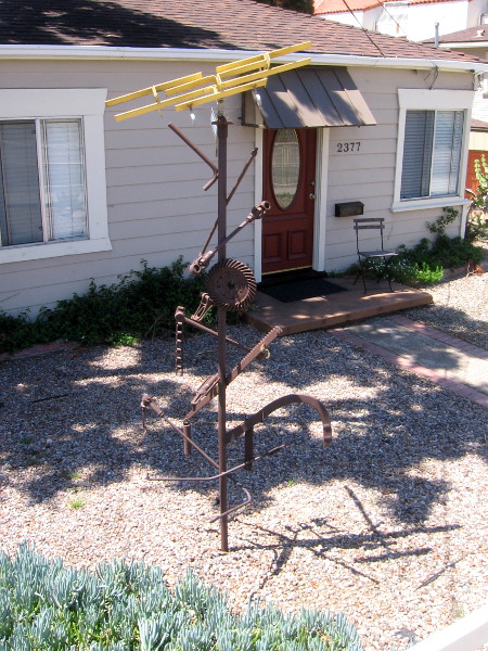 Now I've entered Old Town. Check out this cool sculpture in someone's front yard!