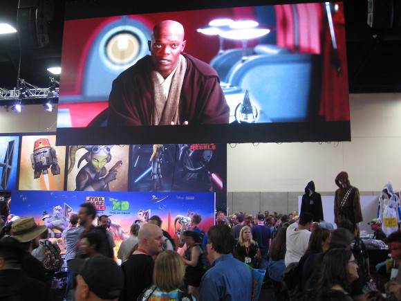 img_9311a-mace-windu-in-a-movie-clip-shown-above-huge-star-wars-exhibit