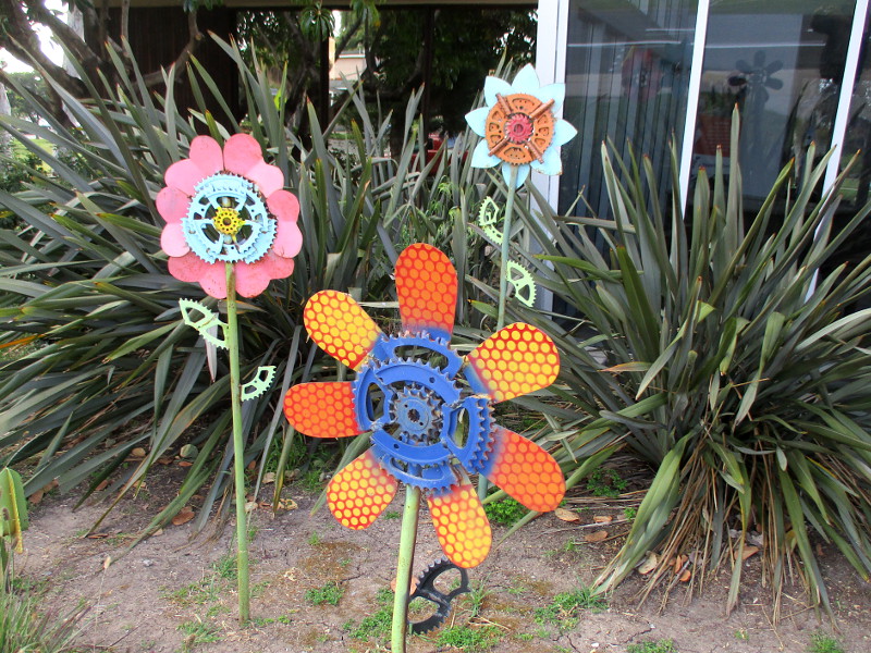 Flower sculptures at A Reason To Survive! – Cool San Diego Sights!