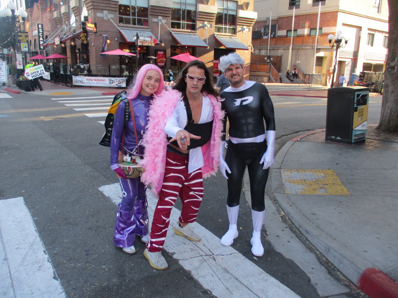 Cosplay everywhere outside Comic-Con! – Cool San Diego Sights! Cosplay everywhere outside Comic-Con! – Cool San Diego Sights!