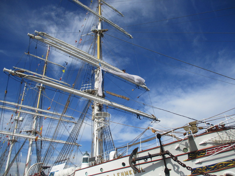 Working high in the sky above Statsraad Lehmkuhl! – Cool San Diego
